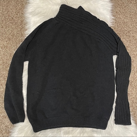 Designer Sweater - Picture 1 of 3